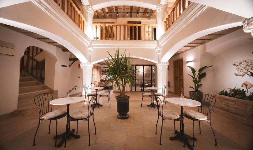 Hotel para 2 personas, con vistas además de jardín y piscina - 1