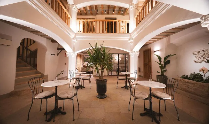 Hotel para 2 personas, con jardín además de vistas y piscina - 1