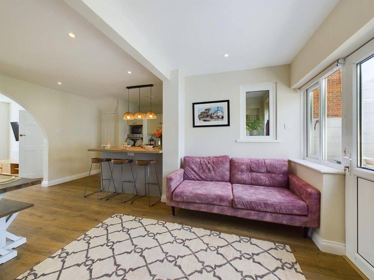 Stones Throw - stunning house, mins from beach and dogs welcome in Botany Bay, Kent