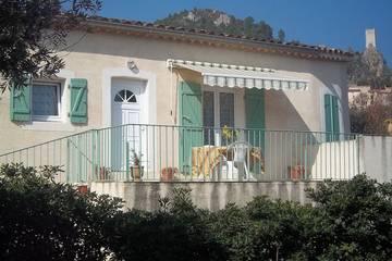 Gîte pour 4 personnes, avec terrasse à Roquebrun