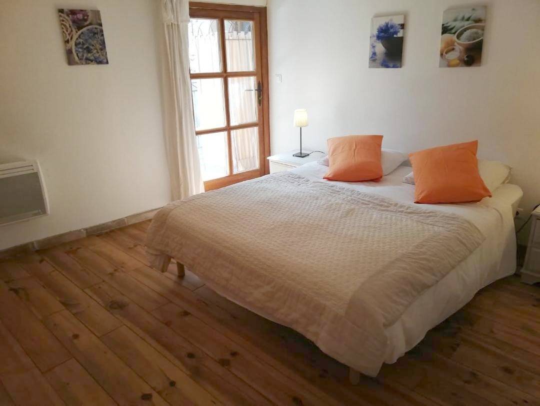 Large Double Room in Vauvert, Côte méditerranéenne (France)
