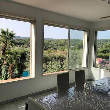 Gîte pour 4 personnes, avec terrasse ainsi que jardin et vue à La Bouilladisse