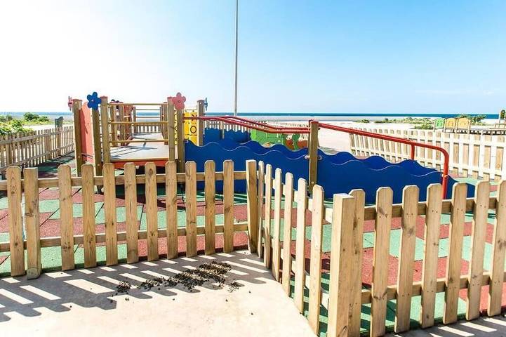 Location de vacances pour 9 personnes, avec jardin à Alliste
