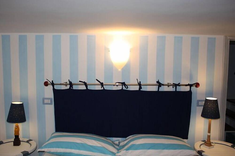 Entire apartment, Attic on the harbor, Corso Carlo Pisacane 99, Ponza in Ponza, Lazio
