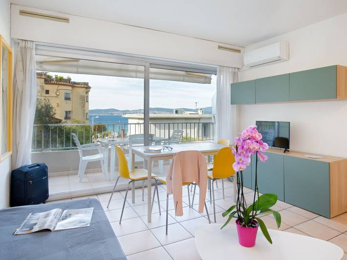 Gîte pour 2 personnes, avec balcon dans Plage Veillat Saint Raphael