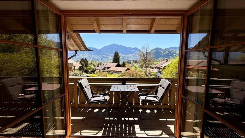 Ferienwohnung für 3 Personen, mit Ausblick und Balkon sowie Seeblick am Kochelsee