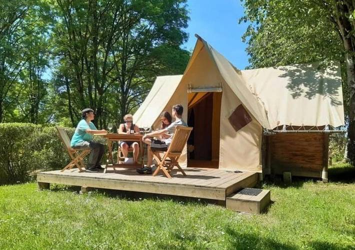 Location de vacances pour 4 personnes, avec terrasse et piscine à Navarrenx