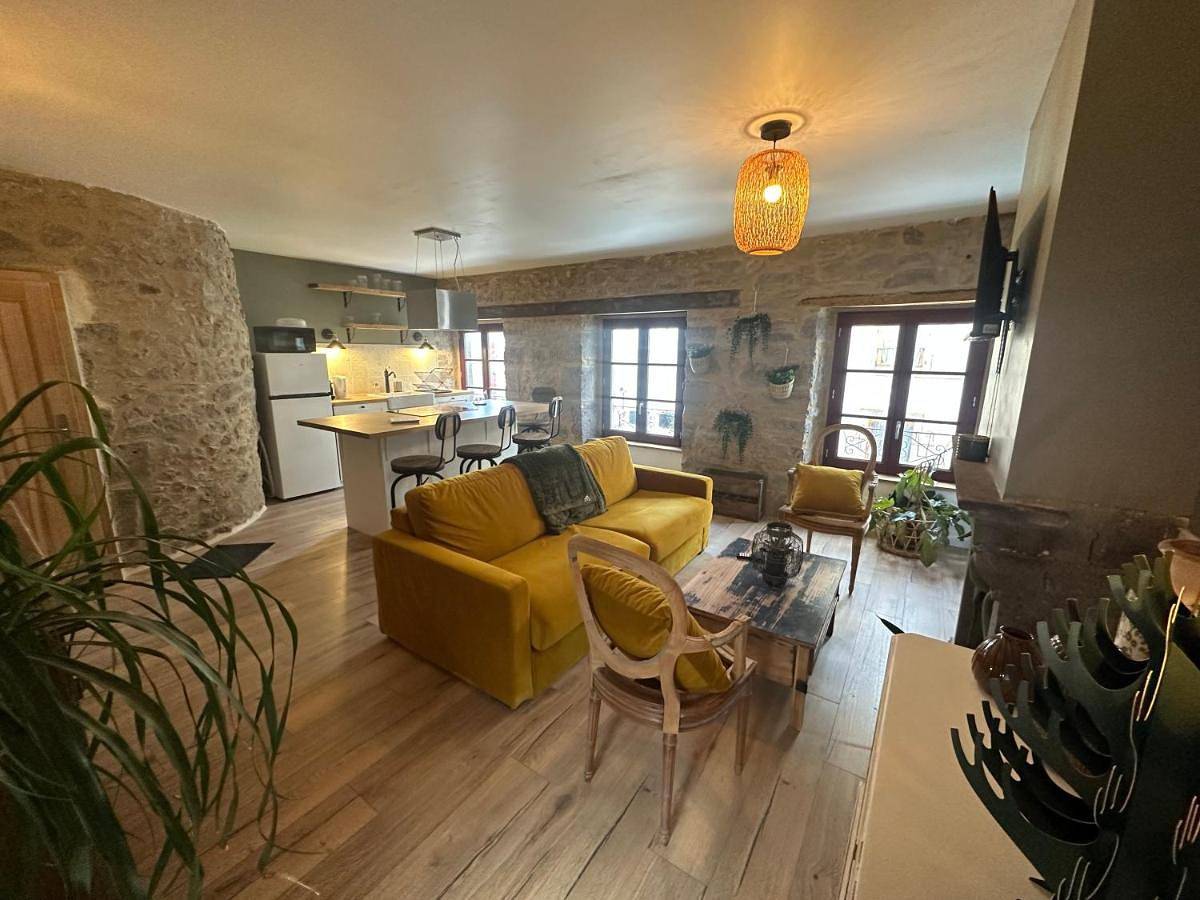 Appartement entier, Gîte de charme, Le Terrier in Besse-et-Saint-Anastaise, Parc naturel régional des Volcans d'Auvergne