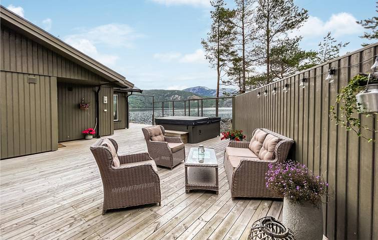 Ferienhaus für 8 Personen mit Garten in Nissedal