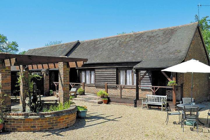Glamping for 2 people, with garden, with pets in East Sussex