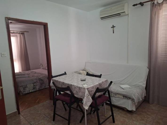 Ferienwohnung für 4 Personen, mit Balkon und Garten in Biograd na Moru
