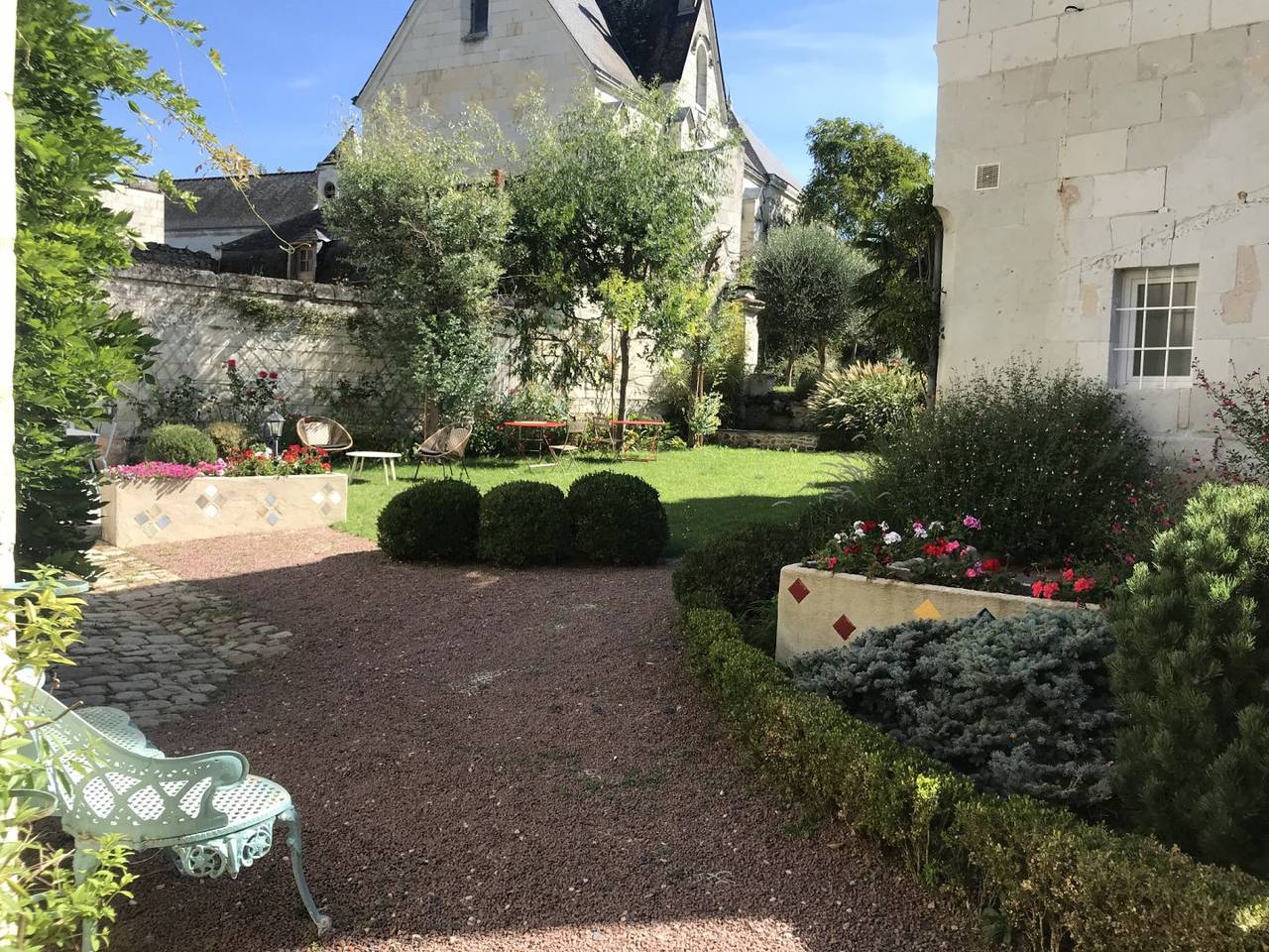 Maison d'hôtes Saint-Gildas - Chambre jardin de l'Empereur in Beaufort-en-Vallée, Région d'Angers