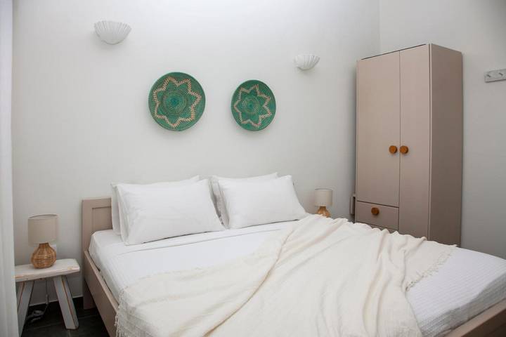 Ganze Wohnung, Ferienwohnung 'The Cretan Double Room' mit Meerblick, Wi-Fi und Klimaanlage in Paros