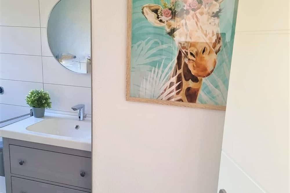 Ganze Wohnung, Familienoase: 36m², Terrasse, Haustiere willkommen in Oettingen i.Bay., Bayerisch Schwaben