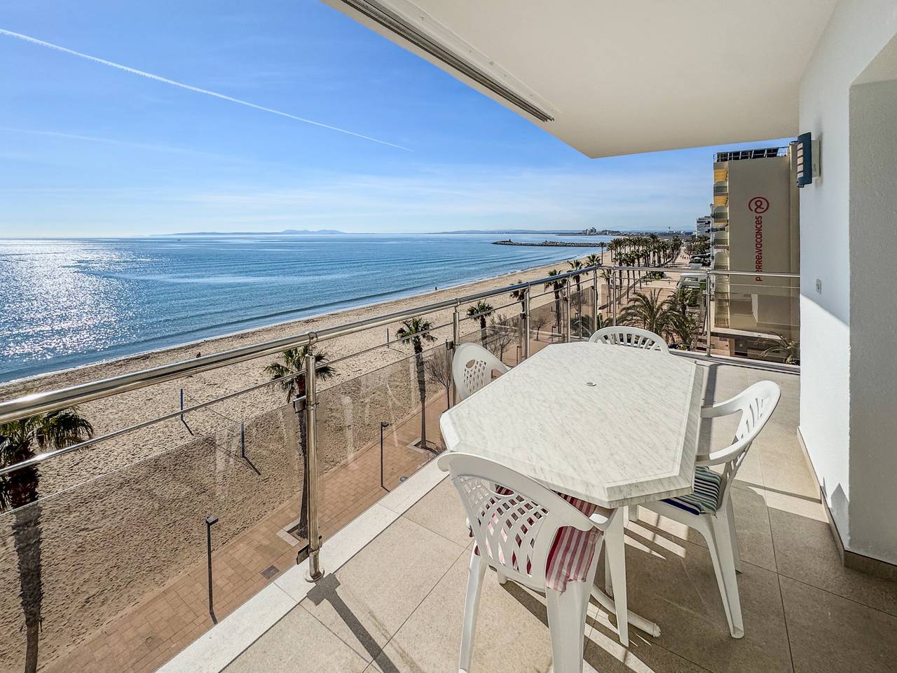 Entire apartment, Holiday apartment for 6 people with terrace in Santa Margarida, Roses