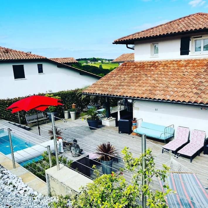 Chambre d’hôte pour 8 personnes, avec jardin ainsi que vue et piscine au Pays basque - 2