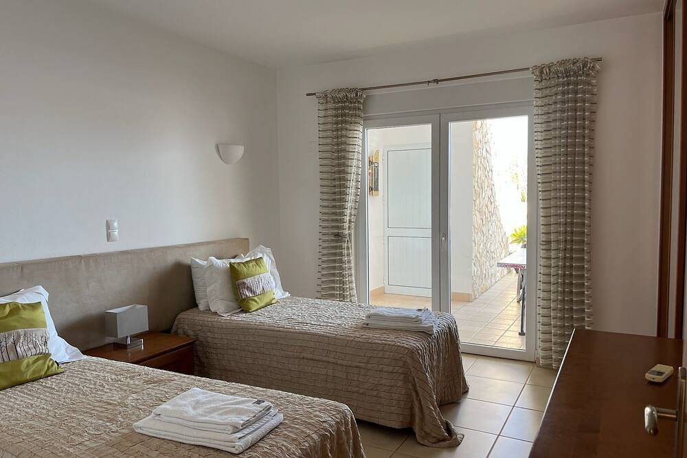 Moderne Luxusunterkunft mit atemberaubendem Meerblick in Luz, Faro Distrikt