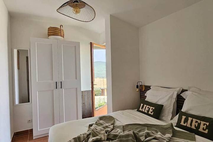 Location de vacances pour 4 personnes, avec terrasse ainsi que piscine et jardin à Serra-di-Ferro - 2