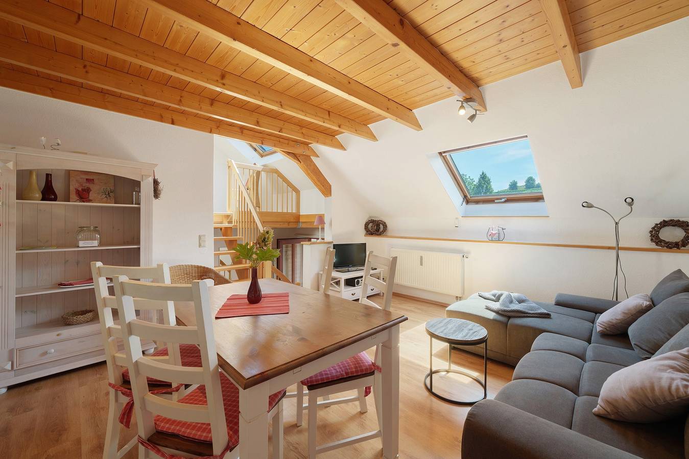Ganze Wohnung, Ferienwohnung '3, 65 Qm, Balkon' mit Gemeinschaftspool, Privatterrasse und Wi-Fi in Oberrotweil, Vogtsburg im Kaiserstuhl