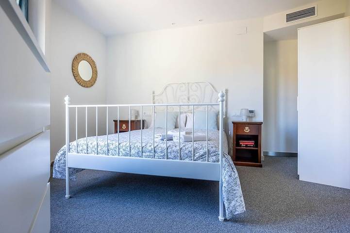Parador-view apt- sleeps 4-1-bed apt shared rooftop terrace with castle view in Carmona, Province de Séville