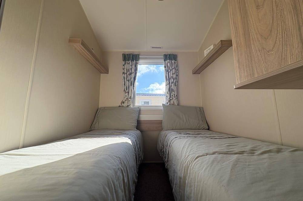 Prime lakeside caravan at Haven Golden Sands in Mablethorpe, Lincolnshire