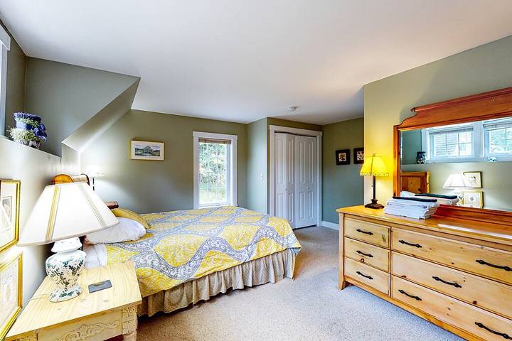 Vacation rental for 8 people, with yard and balcony in Camden (ME)