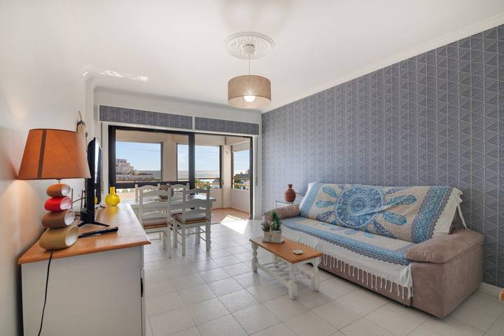 Entire apartment, Apartment 'Mar Azul' with sea view, balcony and Wi-Fi in Quarteira, Faro District