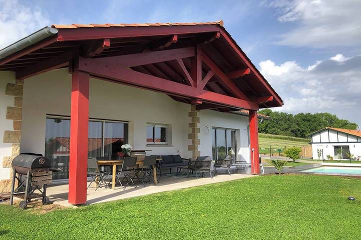 Location de vacances pour 6 personnes, avec Terrasse et Jardin à Hélette