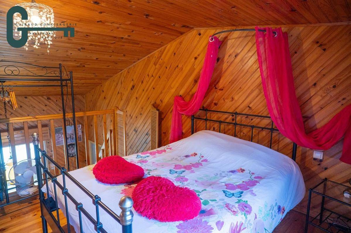 Séjour détente avec spa, piscine et sauna in Mas-Saintes-Puelles, Région de Carcassonne