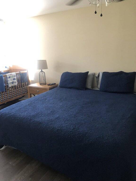 Waterfront - großes Dock - ruhige Cul-de-Sac-Straße - Lage an der Cove - Komfort in Smith Mountain Lake