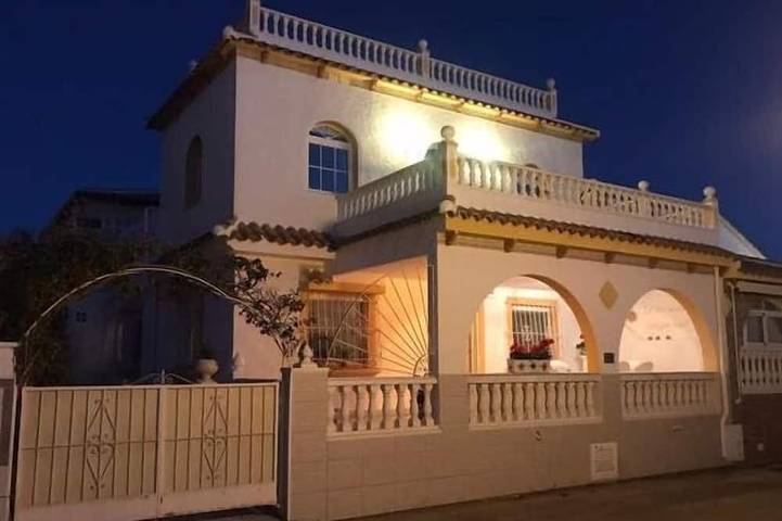 Ferienhaus für 8 Personen, mit Balkon und Pool in Los Alcázares