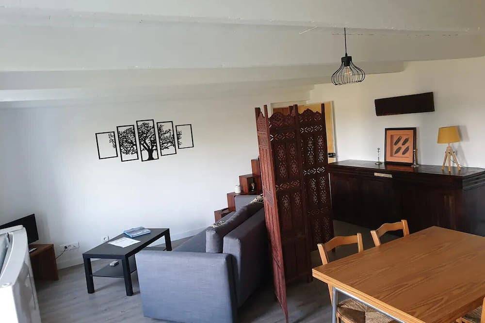 Apartamento entero, Logement Spacieux Rénové Dans une Longère in Rostrenen, Región de Guingamp