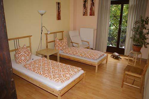 Ganze Ferienwohnung,  3R Fewo bis 8 Personen zentral T8 in Cotta, Dresden