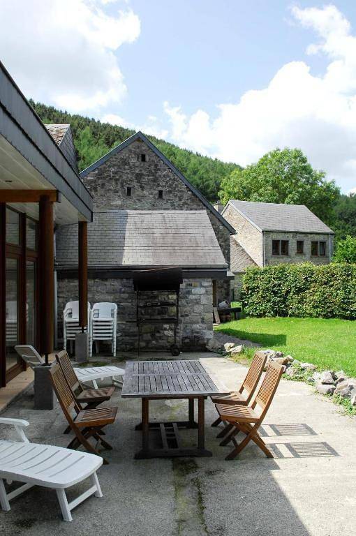 Location de vacances pour 10 personnes, avec jacuzzi et piscine ainsi que sauna et jardin, animaux acceptés dans Sy - 4