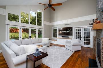 Vacation Rental for 12 Guests in Minneapolis, Twin Cities, Picture 3