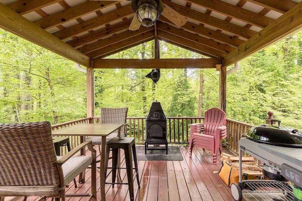 Genießen Sie die Gelassenheit in Saluda! Ein 110 Jahre altes Bauernhaus auf 2 Hektar schönen Gärten in Saluda, Polk County NC