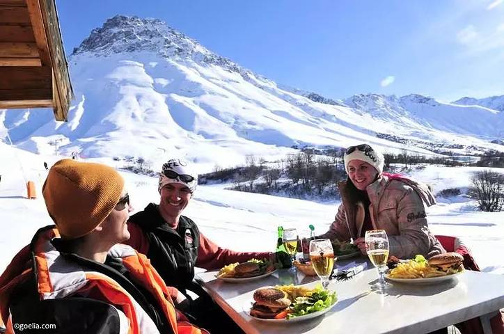 Chalet pour 6 personnes, avec piscine, animaux acceptés à Albiez-Montrond - 2