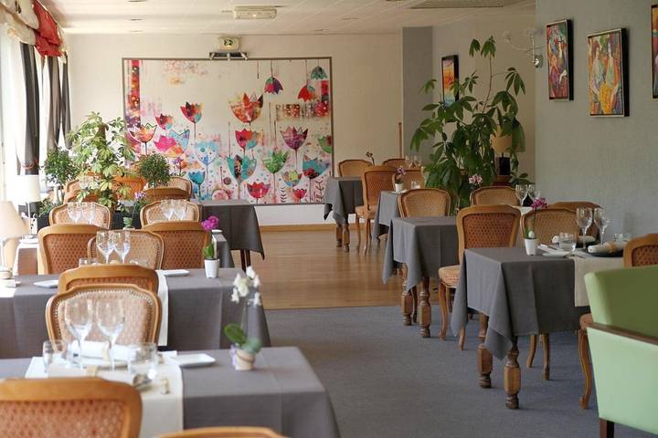 Hôtel pour 4 personnes, avec balcon ainsi que sauna et jacuzzi à Mouthier-Haute-Pierre - 3