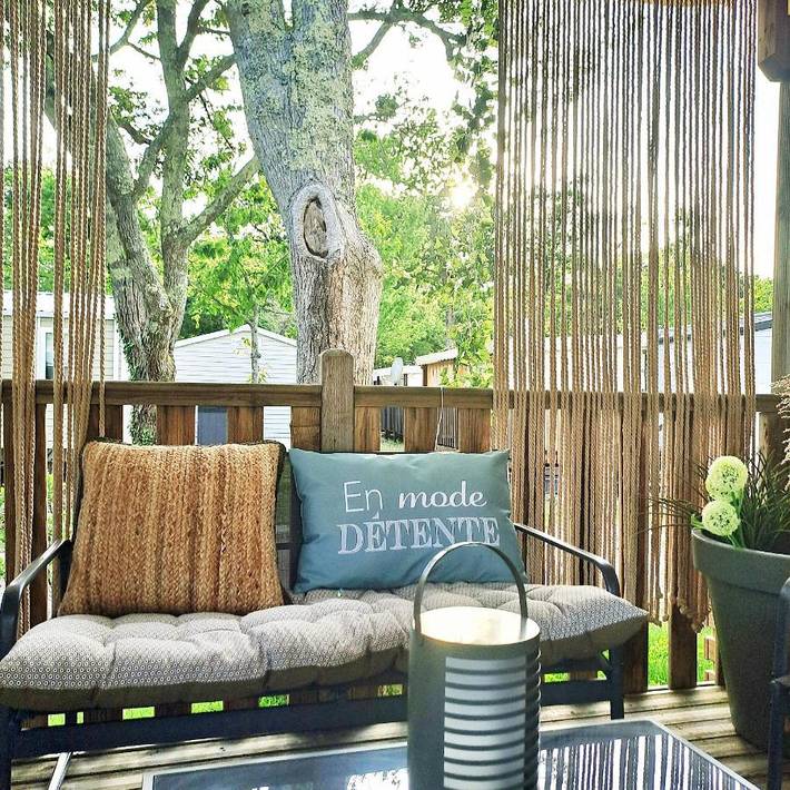 Camping pour 4 personnes, avec Jacuzzi et Terrasse ainsi que Jardin et Bassin pour enfant