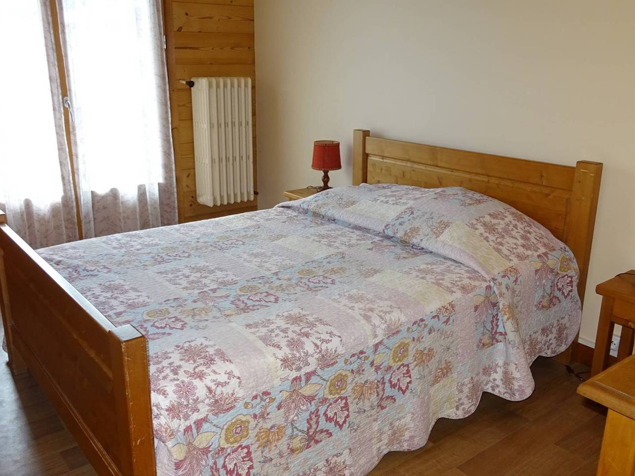 Entire apartment, Spacious 2-Br Apartment in Les Gets - Central Location, Sleeps 6, Wifi, Garage, Winter Shuttle in Les Gets, Les Portes du Soleil