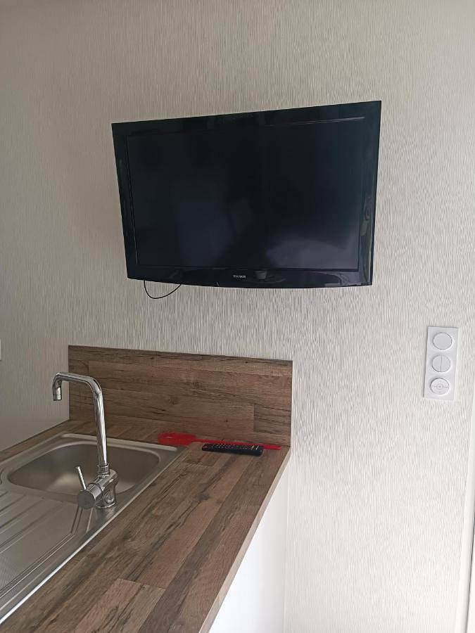 Location de vacances pour 3 personnes, avec terrasse à Néant-sur-Yvel - 2