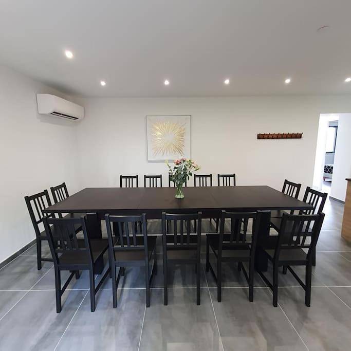 Gîte pour 14 personnes, avec jardin à Bressolles - 4