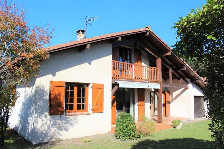 Gîte pour 10 personnes, avec jardin et terrasse