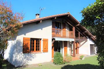 Gîte pour 10 personnes, avec terrasse et jardin dans les Landes
