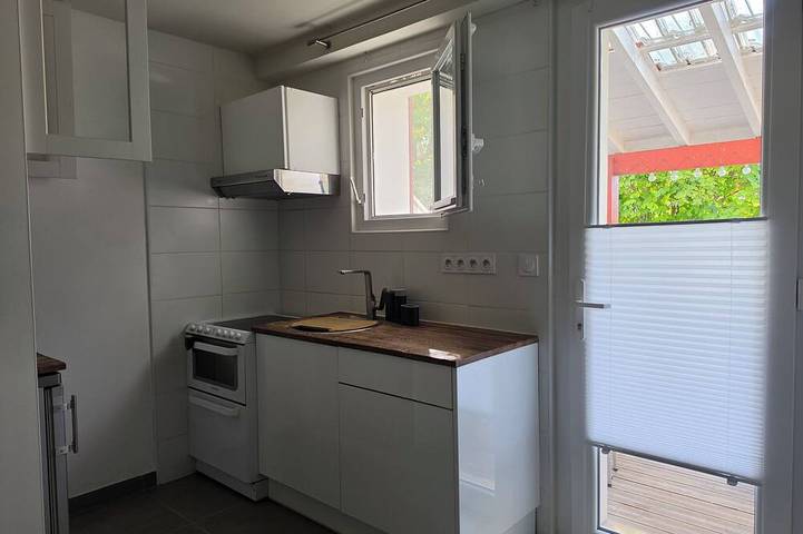 Apartamento entero, Cozy apartment with a terrace and private parking – In the heart of the Basque Country in Saint-Pée-sur-Nivelle, Region de Bayona