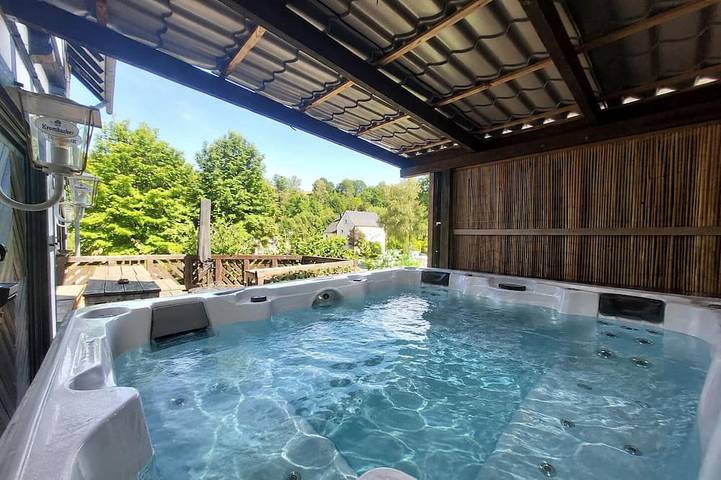 Villa mit pool für 18 Personen, mit Whirlpool und Terrasse in Nordrhein-Westfalen