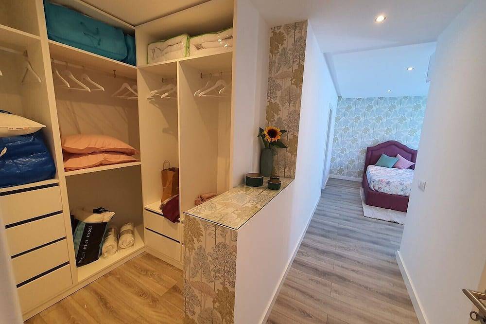 Villa 4 Suits +1, Walking Distance From The Beach, Swimming Pool, Ac, Parking in Praia do Carvalhal, Carvalhal