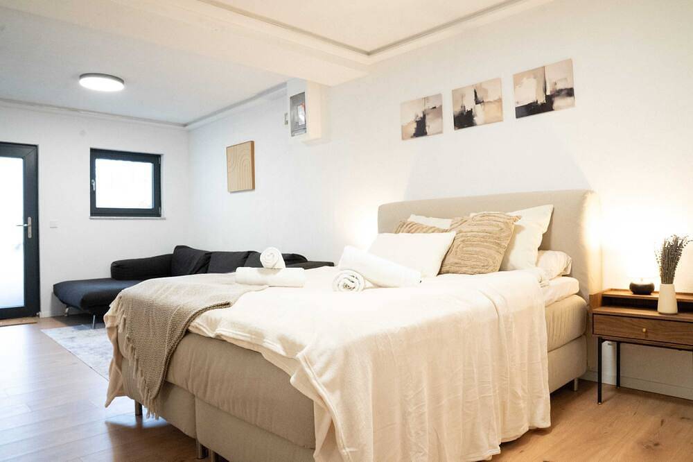 Ganze Wohnung, Luxus Penthouse: Pool, Whirlpool & Sauna I 20min to Munich in Petershausen, Landkreis Dachau