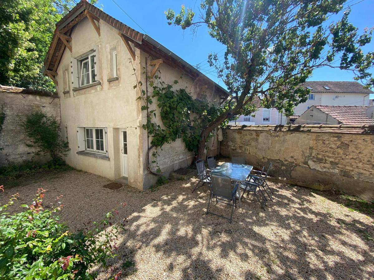 Two-Bedroom House in Fontainebleau, Seine-et-Marne