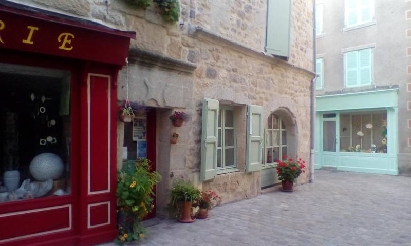 Gîte pour 8 personnes, avec sauna et jardin à Le Malzieu-Ville - 2